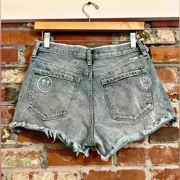 Kancan Smiley Distressed Jean Shorts Size 5 - Picture 6 of 8